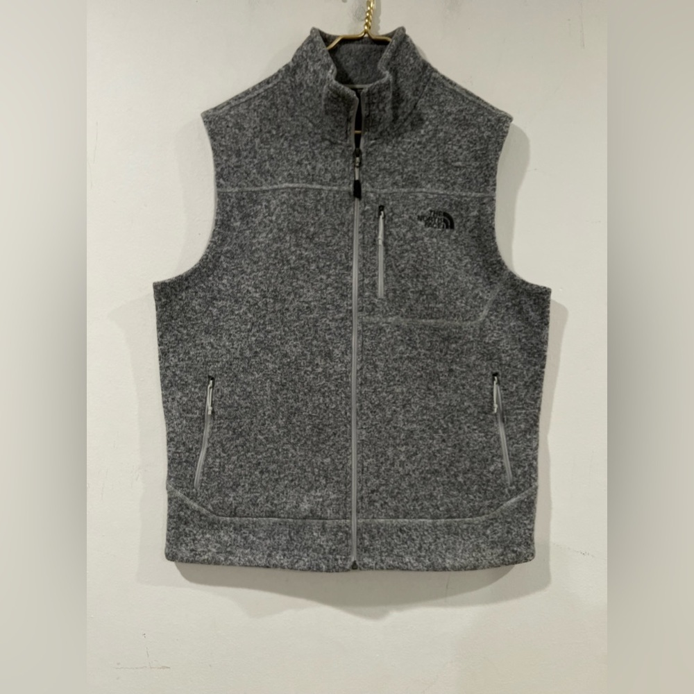 The North Face Charcoal Sleeveless Jacket NWOT
Men's Tsillan Knit Full Zip Vest